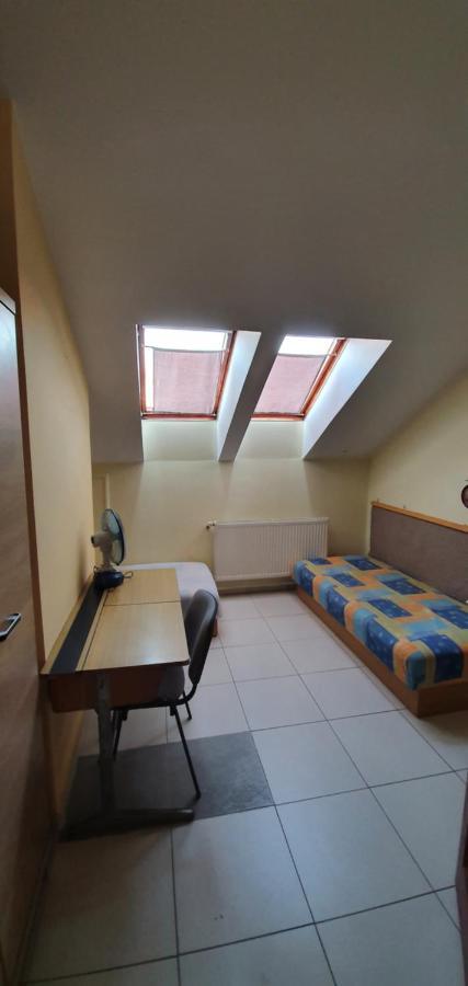 Romzsa Todor Kollegium Hostel Szeged Exterior photo